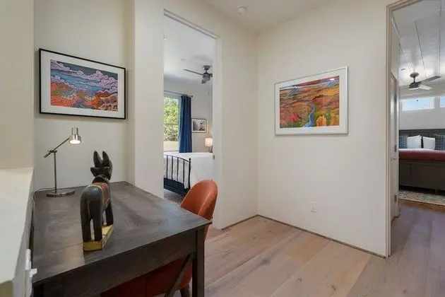 Ev (Stone's Throw - Unbeatable Location, )