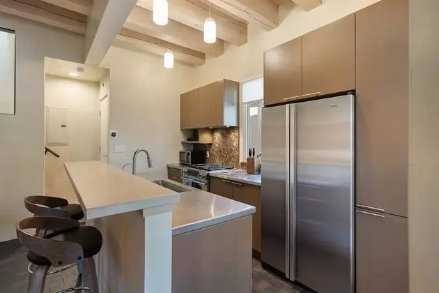 Ev (Stone's Throw - Unbeatable Location, )