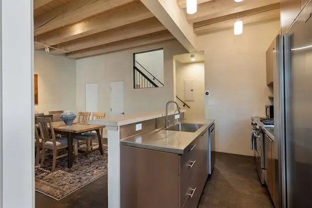 Ev (Stone's Throw - Unbeatable Location, )
