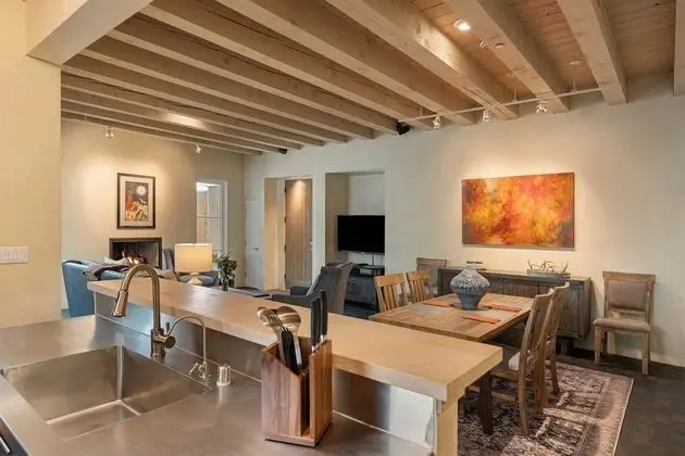 Ev (Stone's Throw - Unbeatable Location, )