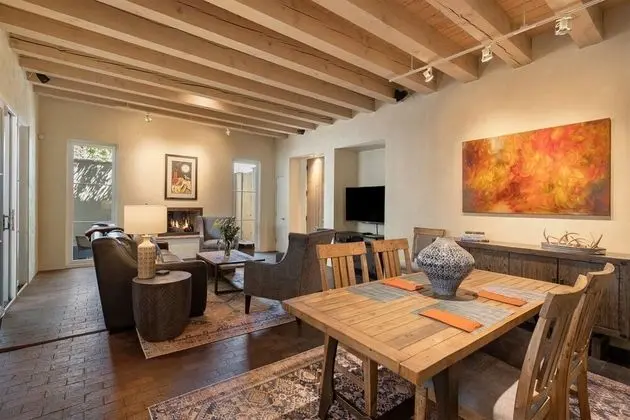 Ev (Stone's Throw - Unbeatable Location, )