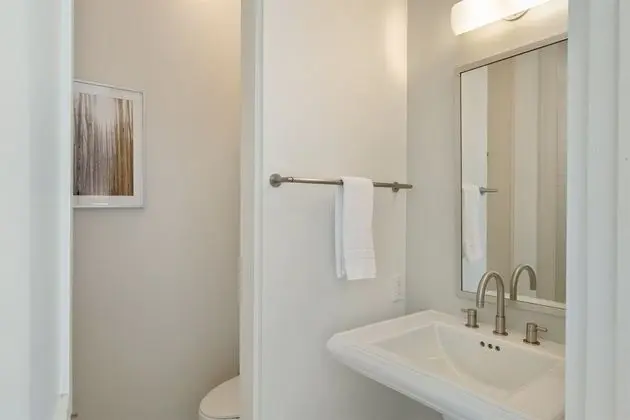 Ev (Stone's Throw - Unbeatable Location, )