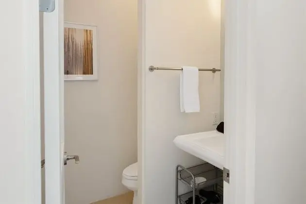 Ev (Stone's Throw - Unbeatable Location, )