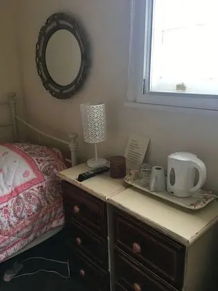 Tek Kişilik Oda, 1 Tek Kişilik Yatak, Ortak Banyo