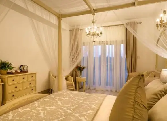 Luxury Tek Büyük Yataklı Oda