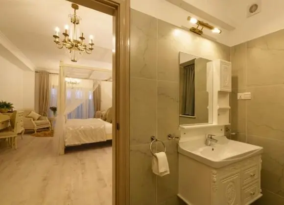 Luxury Tek Büyük Yataklı Oda