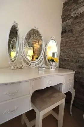 Tek Büyük Yataklı Oda (Hollins Hill View)