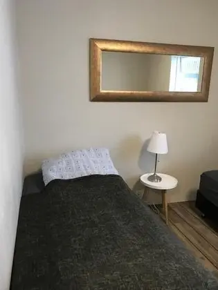 Tek Büyük veya İki Ayrı Yataklı Oda, Ortak Banyo