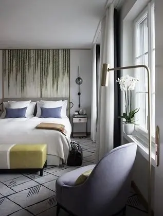 City Queen Room