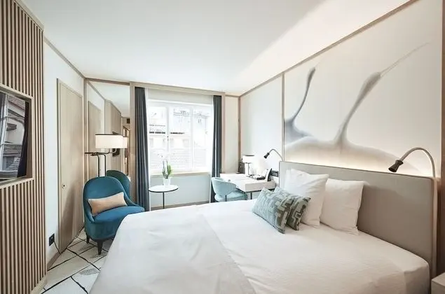 City Queen Room