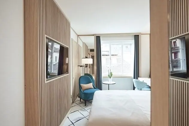 City Queen Room