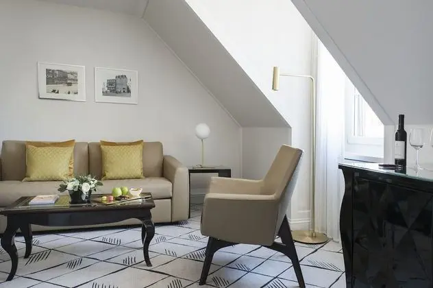 Riverside Signature Suite