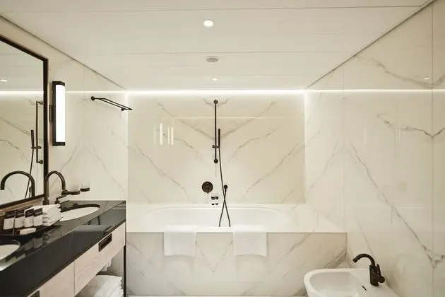 Riverside Signature Suite