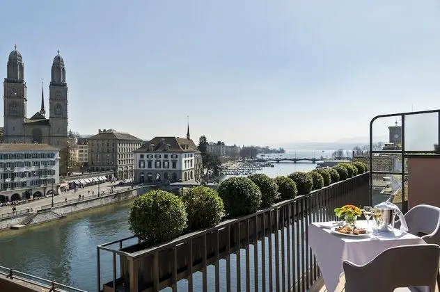 Riverside Signature Suite