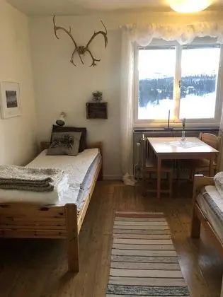 İki Ayrı Yataklı Oda, Ortak Banyo