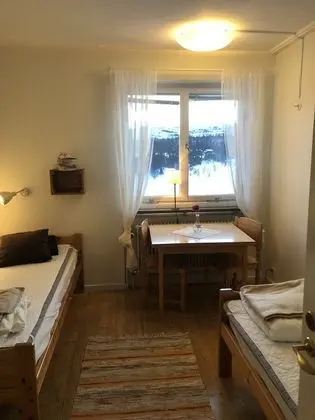 İki Ayrı Yataklı Oda, Ortak Banyo