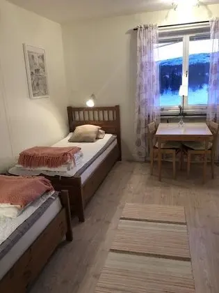 İki Ayrı Yataklı Oda, Ortak Banyo