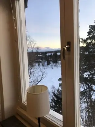 İki Ayrı Yataklı Oda, Ortak Banyo
