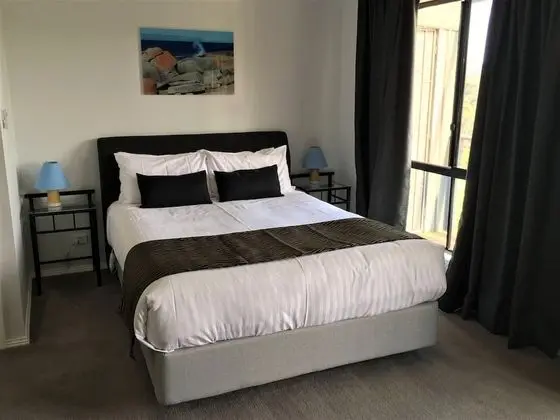 Deluxe Oda, 1 Büyük (Queen) Boy Yatak, Balkon, Koy Manzaralı