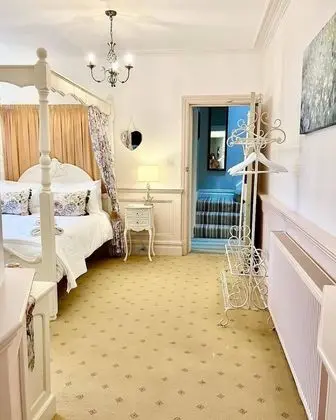 Comfort Tek Büyük veya İki Ayrı Yataklı Oda (Large)