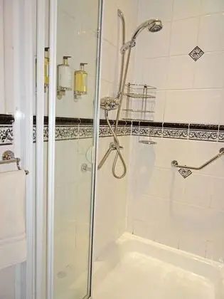 Comfort Tek Büyük veya İki Ayrı Yataklı Oda (Large)