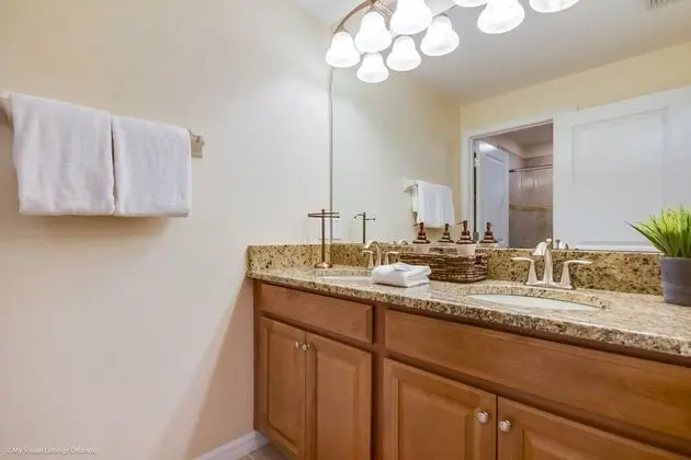 Ev (4796CTD Amazing Story Lake Town Home )