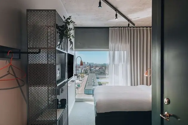 Oda, 1 Büyük (Queen) Boy Yatak, Şehir Manzaralı