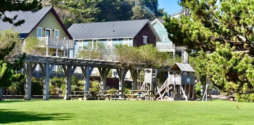 Ev, Birden Çok Yatak (Storybook Cottage)