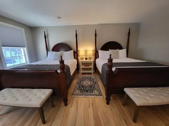 Main Inn - 2 Queen Beds