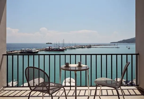 Superior Tek Büyük veya İki Ayrı Yataklı Oda, Balkon, Deniz Manzaralı