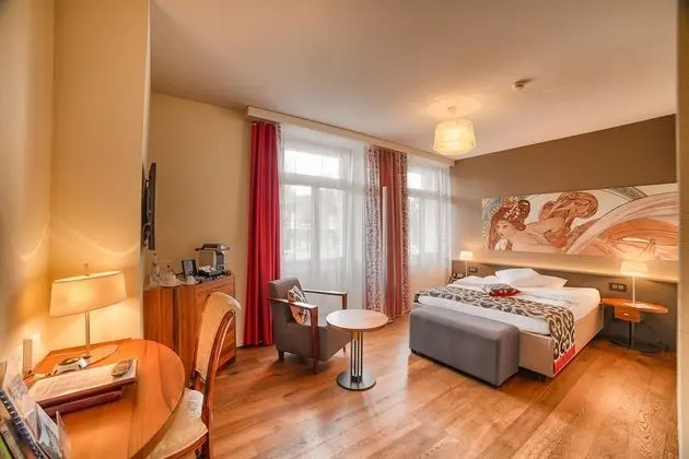Boutique Queen Room
