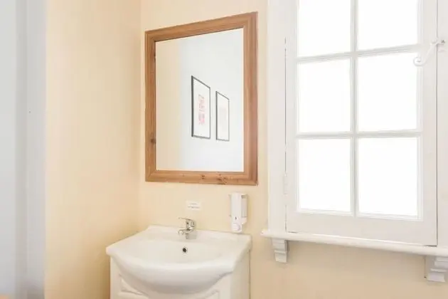 Basic İki Ayrı Yataklı Oda, Ortak Banyo