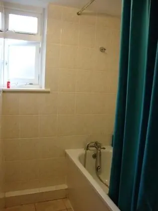 Basic İki Ayrı Yataklı Oda, Ortak Banyo