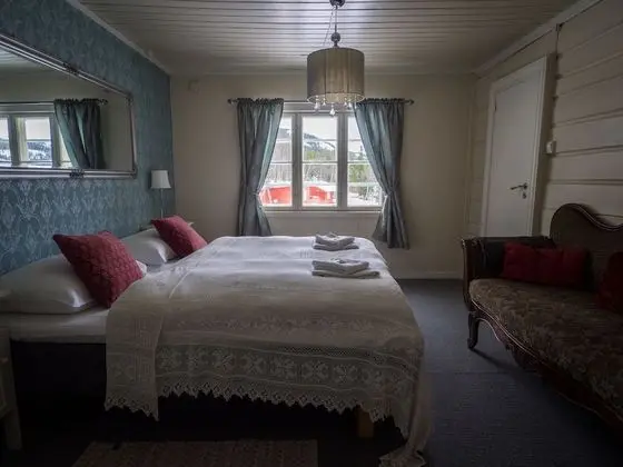 Tek Büyük veya İki Ayrı Yataklı Oda, Dağ Manzaralı