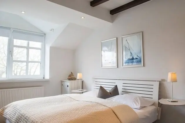 Tek Büyük Yataklı Oda (Side Sea View)