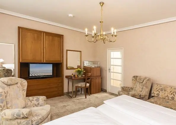 Süit, Balkon, Kısmi Deniz Manzaralı