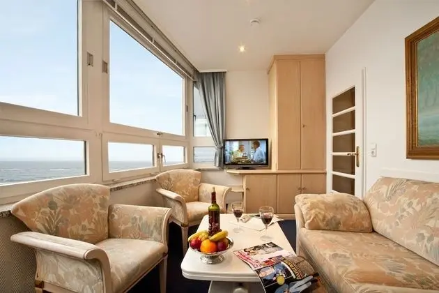 Süit, Balkon, Kısmi Deniz Manzaralı