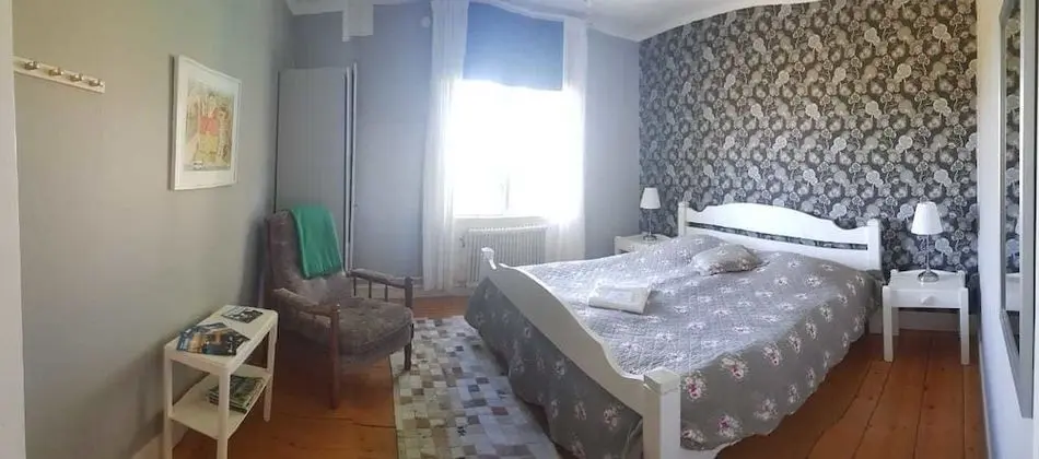 Tek Büyük Yataklı Oda, Ortak Banyo, Göl Manzaralı