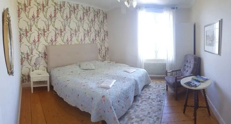 Tek Büyük Yataklı Oda, Ortak Banyo, Göl Manzaralı