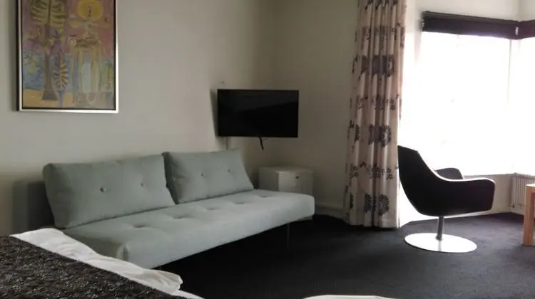 Junior Süit, Jakuzi