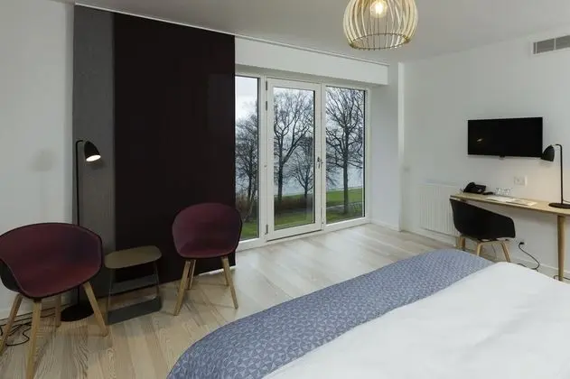 Junior Süit, Jakuzi