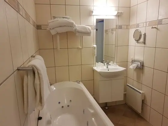 Junior Süit, Jakuzi