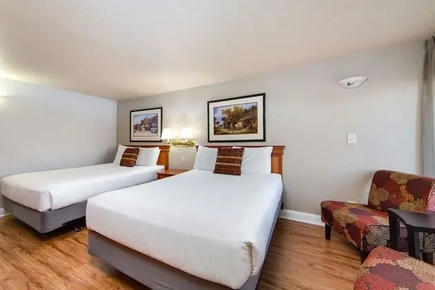 Oda, 2 Büyük (Queen) Boy Yatak