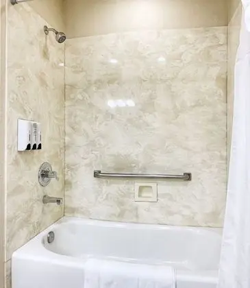 Oda, 2 Büyük (Queen) Boy Yatak