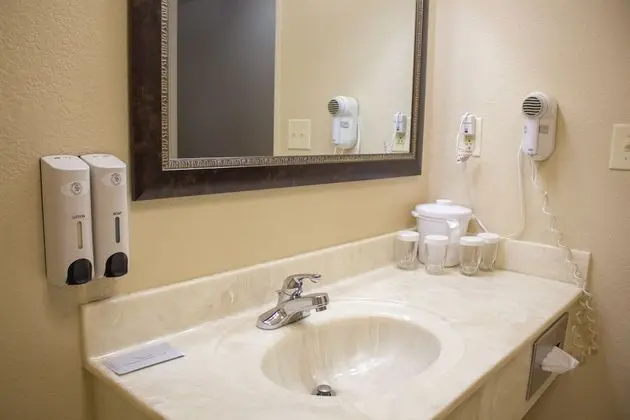 Oda (One King with Shower)