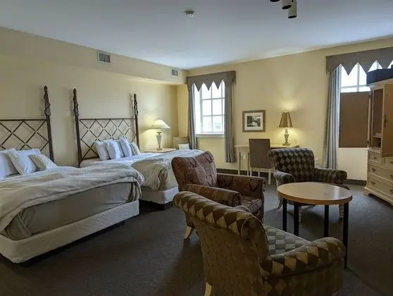 Double Queen Deluxe Room