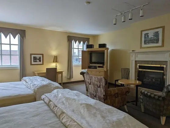 Double Queen Deluxe Room