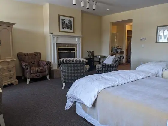 Double Queen Deluxe Room