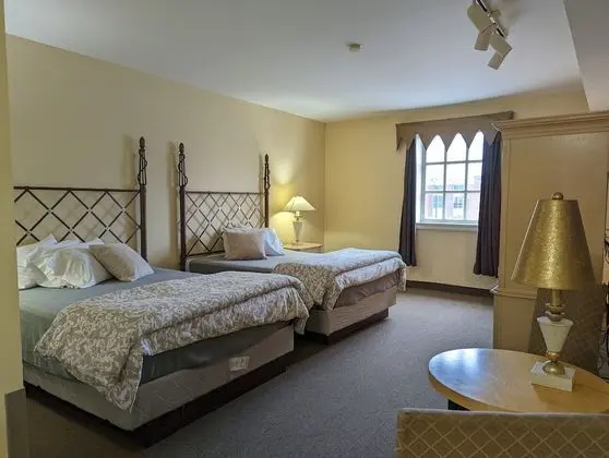 Double Queens Room