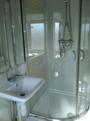 Tek Büyük Yataklı Oda, Banyolu/Duşlu